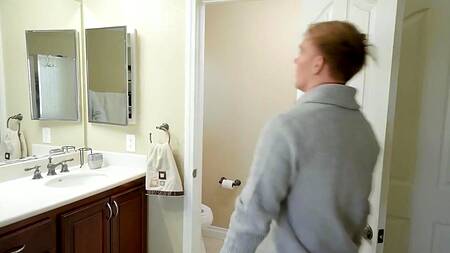 Повел зрелую Adaline Star в ванную и там её отжарил