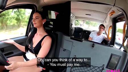 Красивая таксистка Lady Gang берет перерыв и ебется