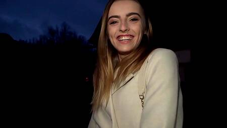 Веселая Alba Lala соглашается на секс за деньги