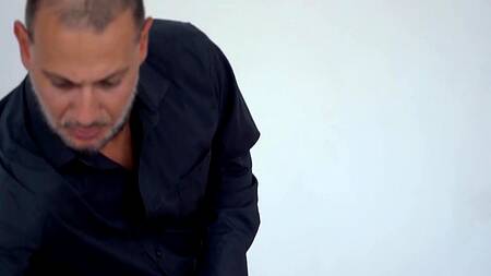 Зрелая домработница дарит хозяину свою влажную киску