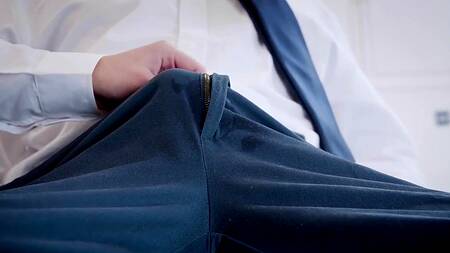 Стройная студентка жарко ебется с однокурсником и сквиртит