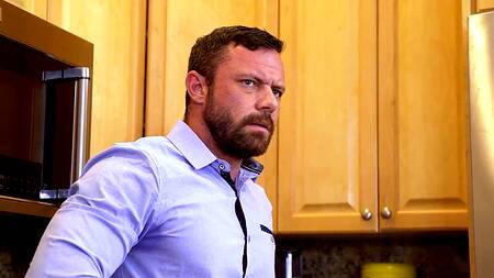 Мужик на пасху трахнул жену и пошлую падчерицу