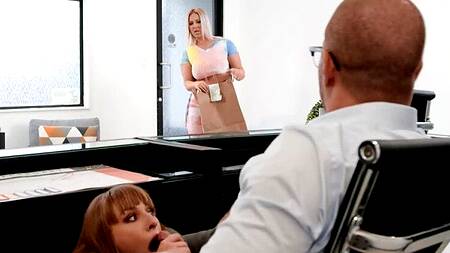 Застал коллег за лесбийской еблей на работе и трахнул их двух