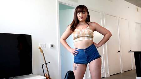 Отчим отшлепал милую падчерицу и наказал её сексом