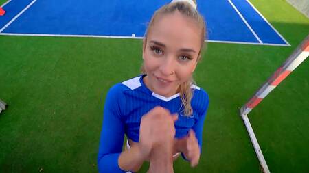 Спортсменка ебется на площадке во время игры в мини футбол