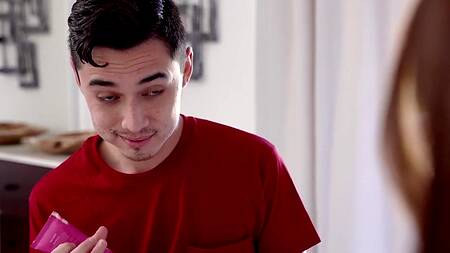 Трахнул сочную мачеху и кончил ей в ротик