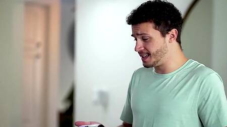 Парень на Хэллоуин трахает двух сводных сестер в костюмах