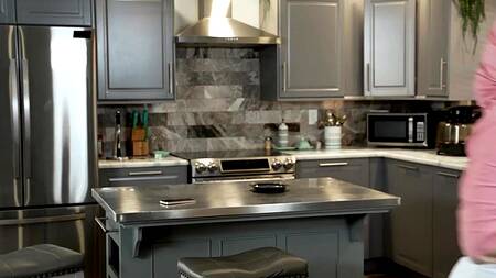 Три развратные мусульманки наслаждаются одним членом