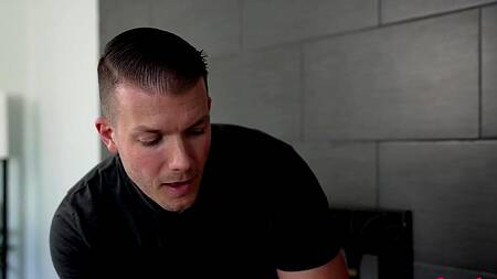 Молодая пара соглашается на секс со зрелой