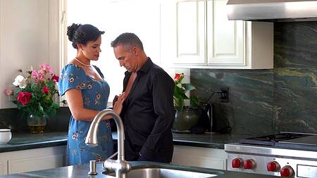 Мачеха хочет заниматься сексом с мужем и падчерицей