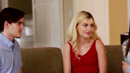 Сводные сестры с братьями учатся заниматься сексом