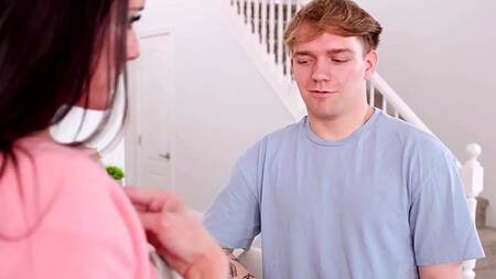 Sofie Marie рассказала пасынку о сексе и дала трахнуть себя в пизду