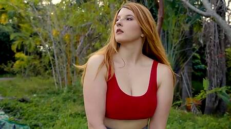 Толстые подруги устроились работать на ферму и ебутся втроем