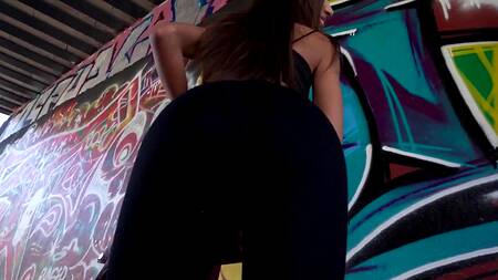 Худая Vanessa Alessia в кожанке трахается с парнем за деньги