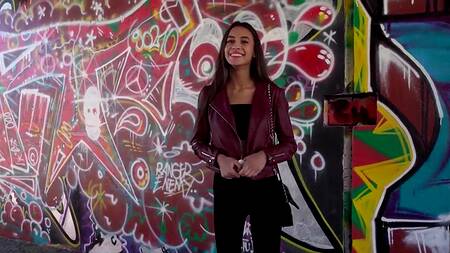 Худая Vanessa Alessia в кожанке трахается с парнем за деньги