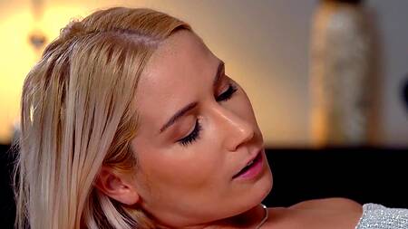 Секс с мачехой Sharon White лучше дрочки в носок