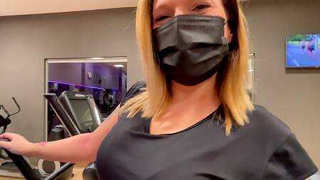 Познакомился с толстой мамашей в тренажерном зале и развел её на секс