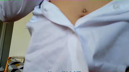 Хотела купить себе вибратор, но возбудилась и подрочила