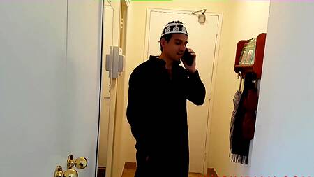 Хотела купить себе вибратор, но возбудилась и подрочила