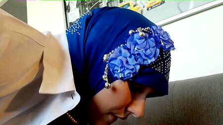 Хотела купить себе вибратор, но возбудилась и подрочила