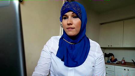 Хотела купить себе вибратор, но возбудилась и подрочила