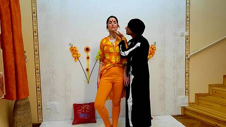 Красотка в секте наслаждается сексом втроем с двумя мужчинами