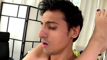 Студента нужно проучить и сесть ему на лицо бритой пиздой