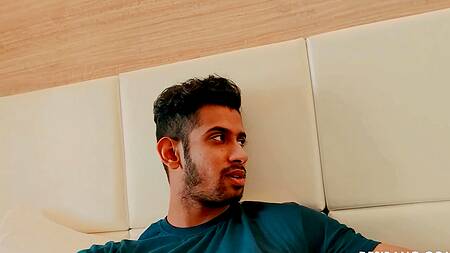 Милую индийскую подругу удается развести на секс