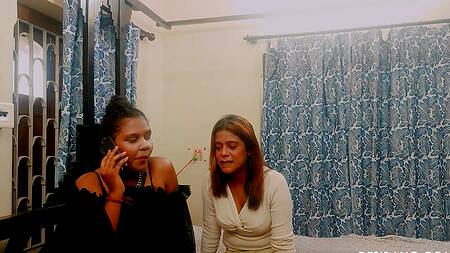 Толстая индийская девушка давно не трахалась и переживает