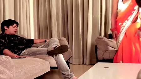 Индийская жена изменяет своему мужу с его другом