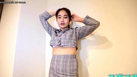 Составила компанию туристу и трахнулась с ним в отеле