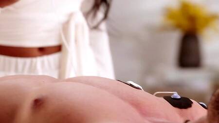 Спортсмену для расслабления нужен не массаж, а анальный секс