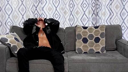 Знакомство на тиндере приводит к жаркому сексу с сочной милфой