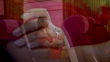 Красотка на отдыхе соблазняет на секс незнакомца