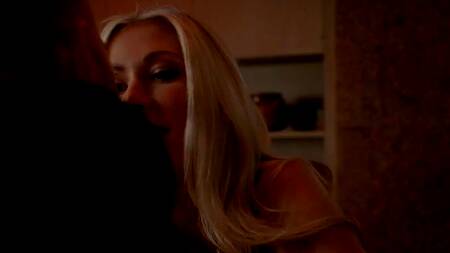 Рыженькая красотка в очках ебется с развратной супружеской парой