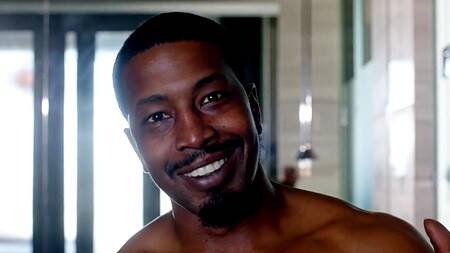 Развелась с мужем и завела себе молодого черного любовника