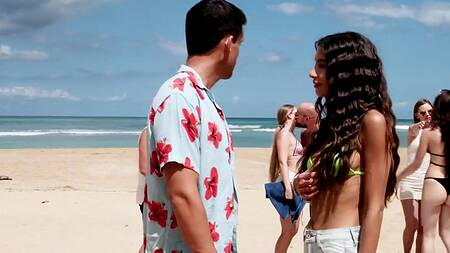 Красотка на отдыхе находит себе бойфренда и ебется с ним каждый день