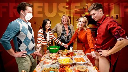 Семейная оргия на день благодарения - мачеха и отчим учат ебаться