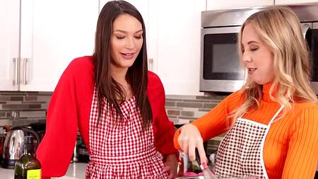 Сделали день благодарения незабываемым, отдавшись пасынкам