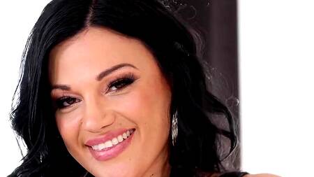 Большой член негра в масле легко заглотить полностью