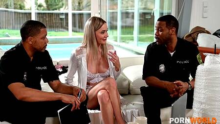 Подстроила преступление, чтобы трахнуться с черными полисменами