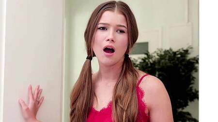 Студентка застукивает мачеху за сексом и присоединяется