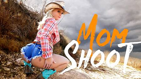 Милфа в коротких шортах соглашается отдаться пикаперу