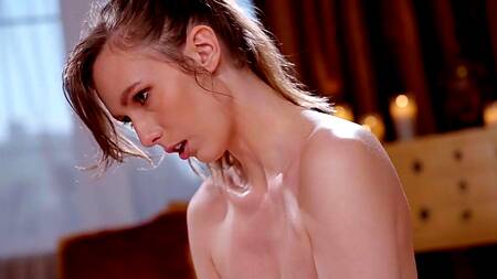 Делает парню эротический массаж и садится на член нежной киской