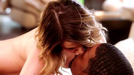 Истеричка снова устроила скандал и была страстно выебана