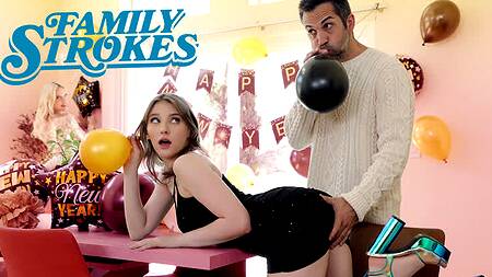 Пока жена не видит, мужик развлекается с милой падчерицей