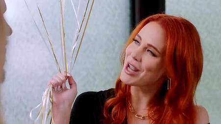 Негр доставил торт и трахнул именинницу и её подругу