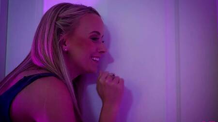 Рыженькая сводная сестра с косичками хочет на член братика