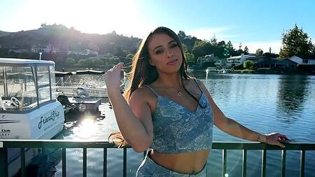 Красотка Джиа Дерза предпочитает ебаться в жопу после свидания