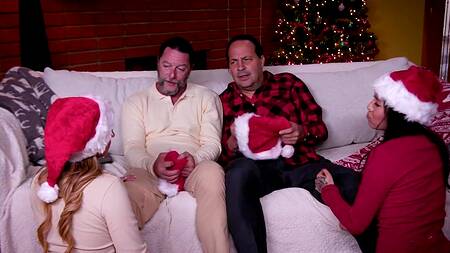 Вот так подарок - падчерицы на новый год предлагают групповой секс